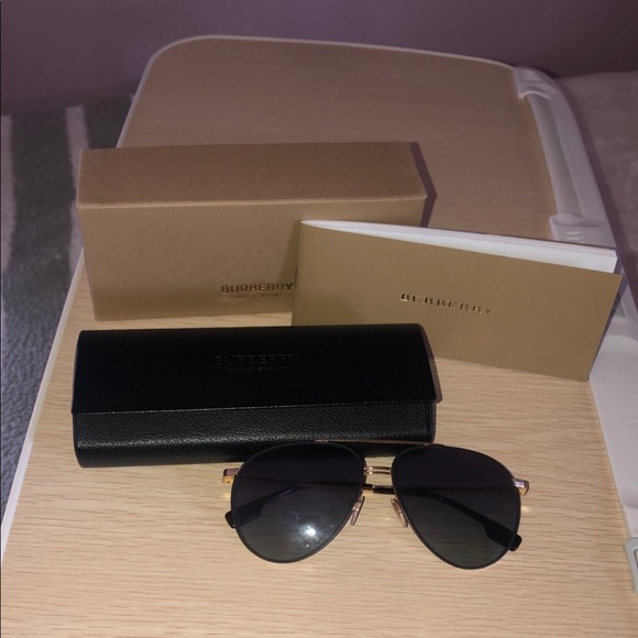Burberry Aviator Sunglasses (unisex)